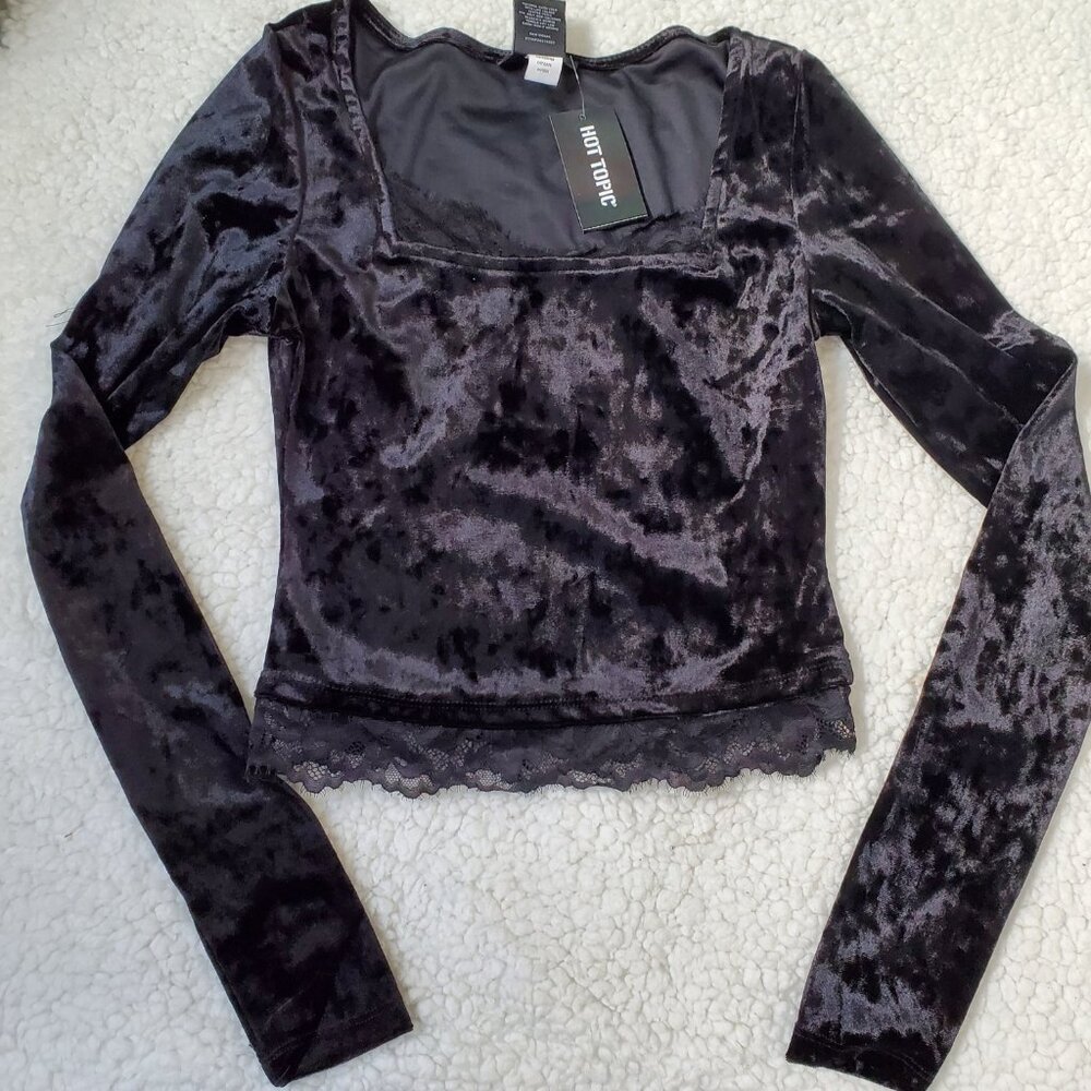 Social Collision Velvet Long Sleeve Size XS